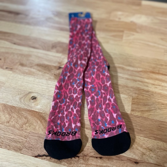 Brooks unisex long socks sz large pink and blue NWT - Picture 2 of 3